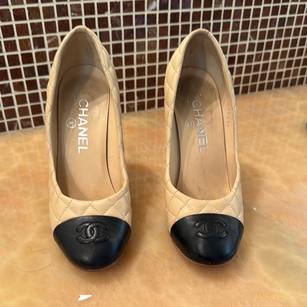 CHANEL Cream and Black Heels Classic Two-Tone Design